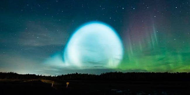 اضواء غريبة في السماء (1): بقع ضوء ضخمة في سيبيريا وفلوريدا