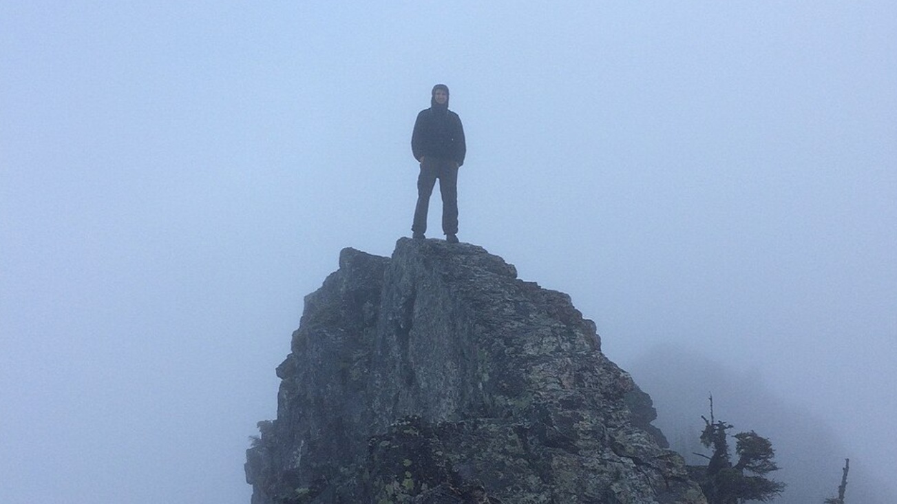 رجل على جبل رجل على جبل